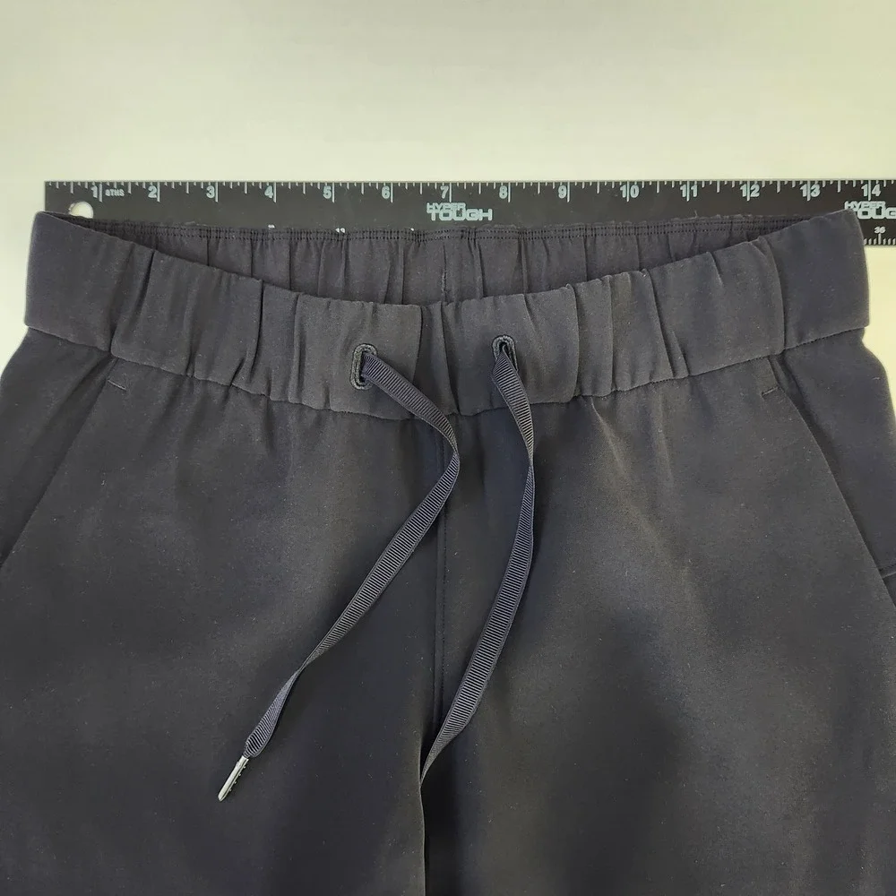 Lululemon On The Fly Pant Size 4 Woven 27
